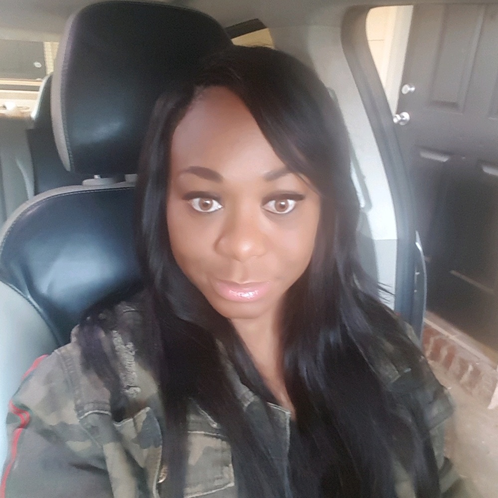 Meet your Posher, Nikia